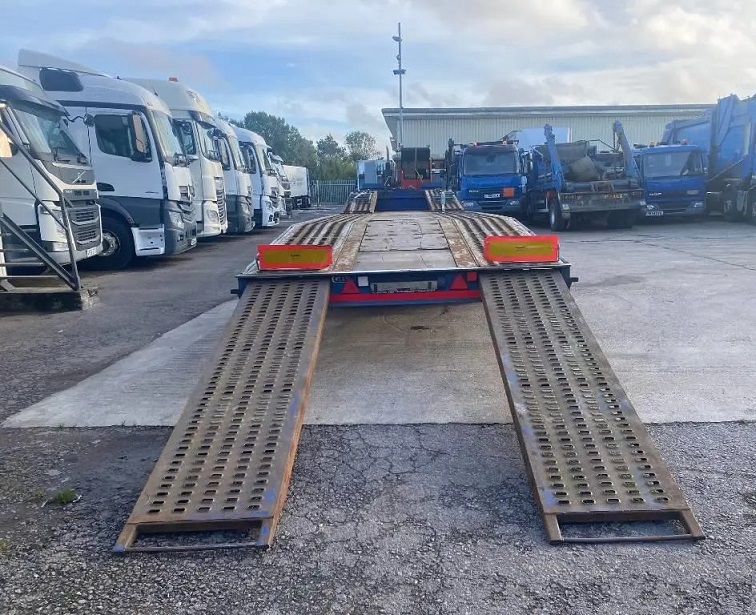 FLATBED TRUCKS