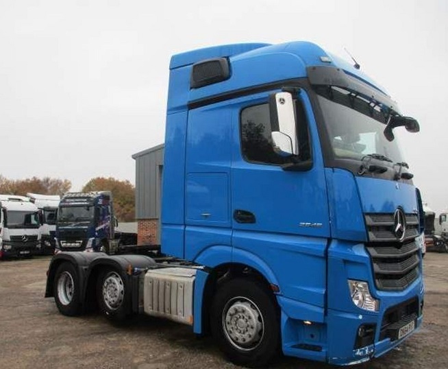 MERCEDES BENZ TRUCK