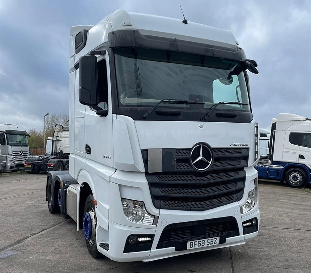 MERCEDES BENZ TRUCK