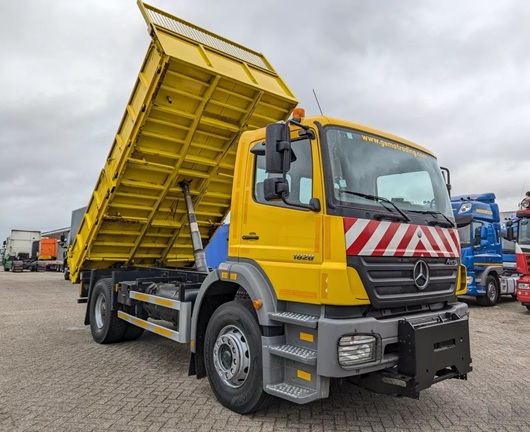 CRANE TRUCK