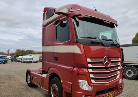 MERCEDES BENZ TRUCK
