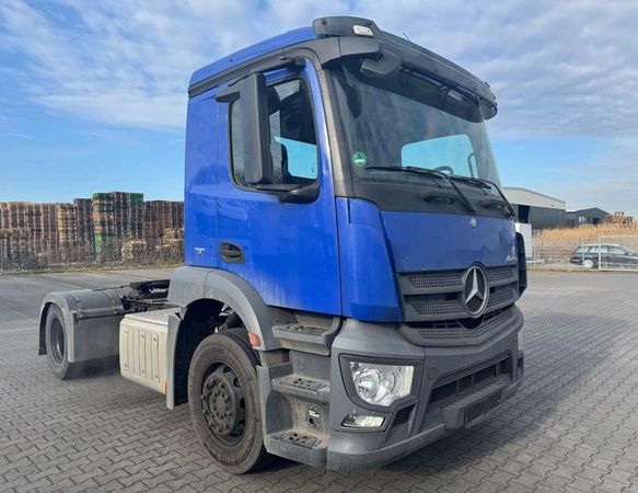 MERCEDES BENZ TRUCK