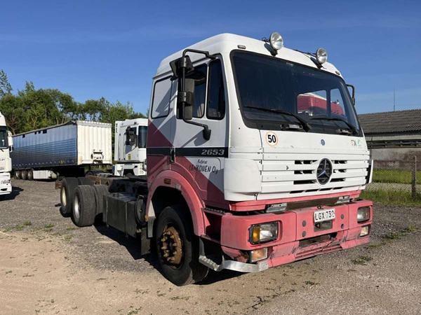 MERCEDES BENZ TRUCK