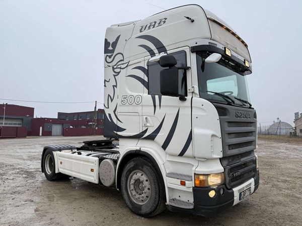 BOX TRUCK