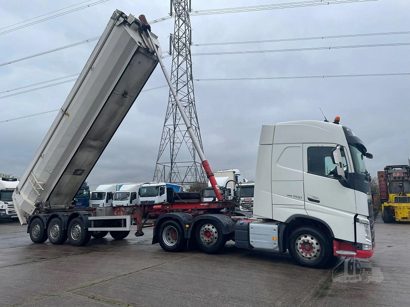 FLATBED TRUCKS