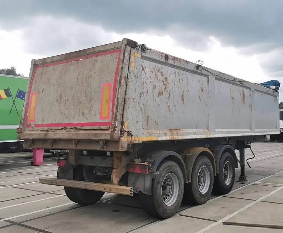 FLATBED TRUCKS