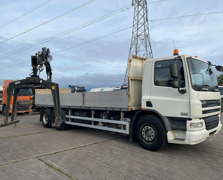 CRANE TRUCK