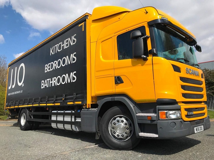 BOX TRUCK