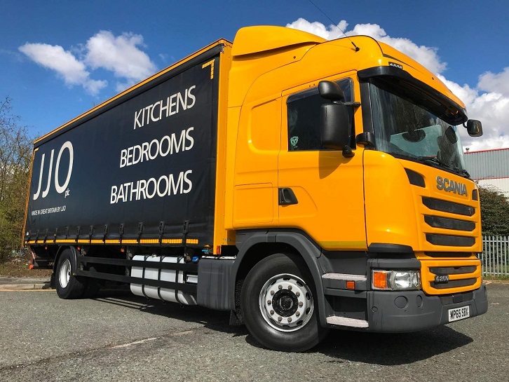 BOX TRUCK