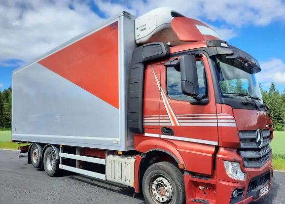 BOX TRUCK